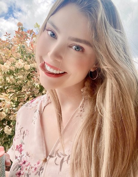 アジアン・エボニー・オンリーファンズ セクシーヌード ギャラリー