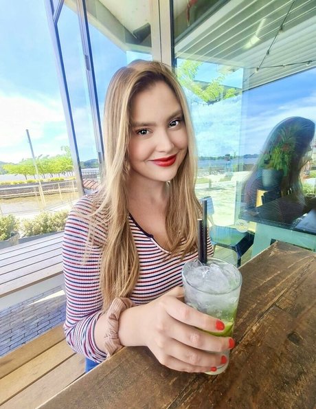 ひもオンリーファン ポルノ 写真