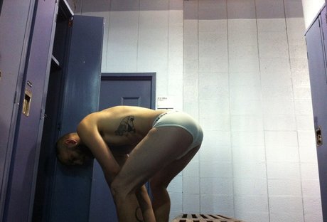 ジムガールズオンリーファンズ セクシーヌード 写真