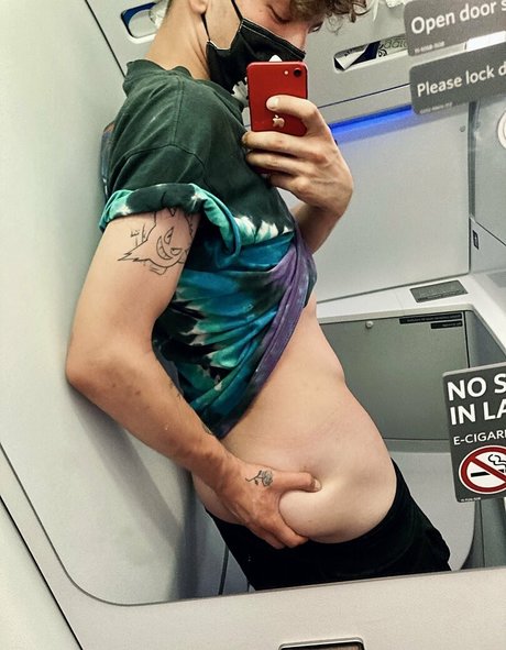 chrisoflyng セクシーなポルノスター 画像