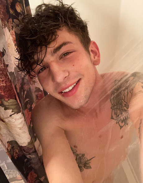 chrisoflyng 素敵なモデル 画像