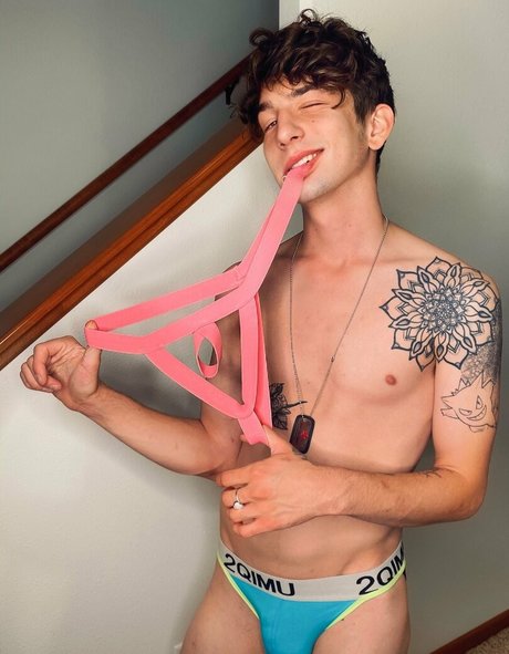 chrisoflyng ポルノスター 可愛い 写真