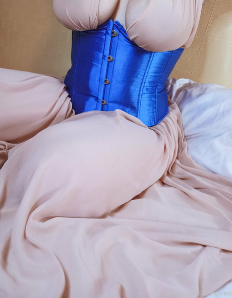 ピアス乳首オンリーファンズ xxx 写真