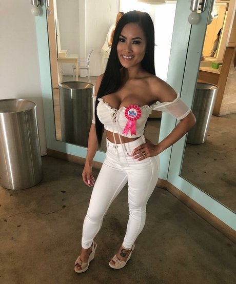 iamhienhoneybee アダルトスター ギャラリー