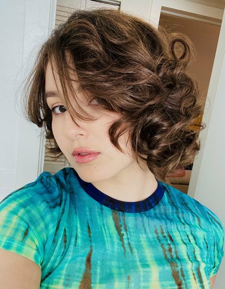 曲線美の女の子オンリーファンズ アートポルノ 写真