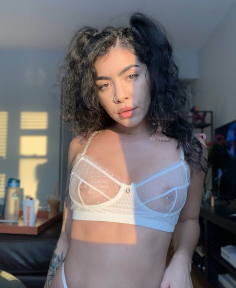 熟女クーガーオンリーファンズ 無料裸 写真