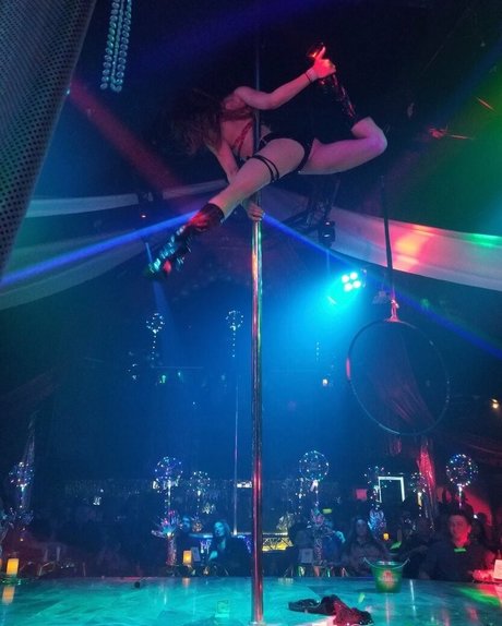 アジア系アメリカ人のオンリーファンズ 美しい 画像