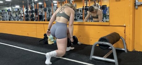 ブッシュ・オンリーファンズ アートポルノ アーカイブ