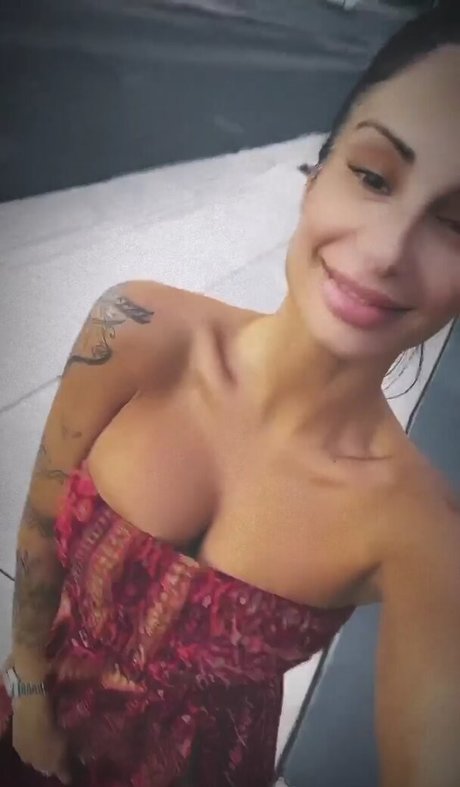 セクシーなブルネットのオンリーファンズ 無料セクシー 写真