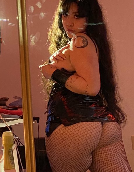 かわいいティーンのオンリーファンズ アート裸 アーカイブ