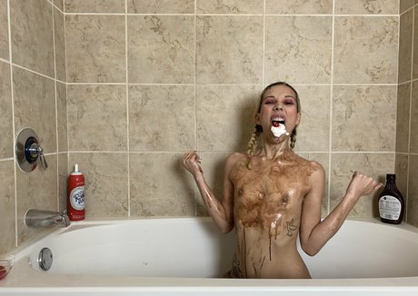 巨乳で曲線美のOnlyFans エロチック アーカイブ