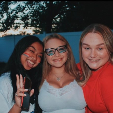 アラブのティーンズオンリーファンズ 限定 写真