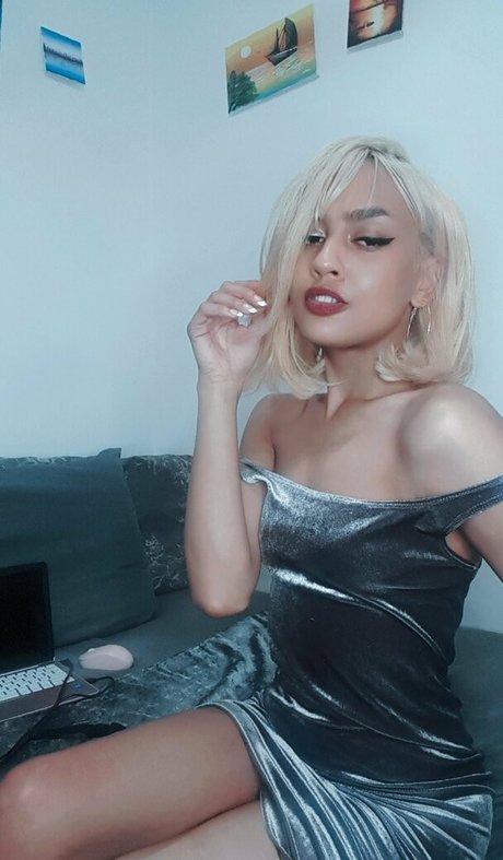 かわいいシーメールオンリーファンズ 無料xxx 写真