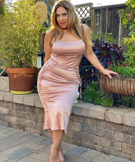 CarlaLuxx 無料女優 写真