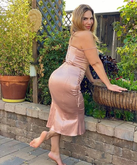 CarlaLuxx アダルトモデル 画像