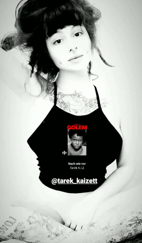 巨乳の赤毛オンリーファンズ 裸 画像