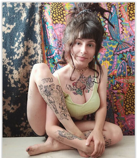 Zainab エロティックモデル 写真