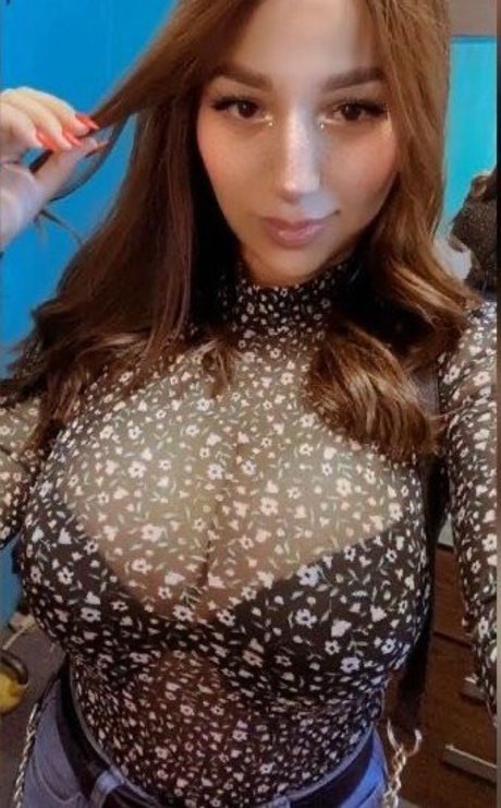 Arely Walle 裸の女優 写真