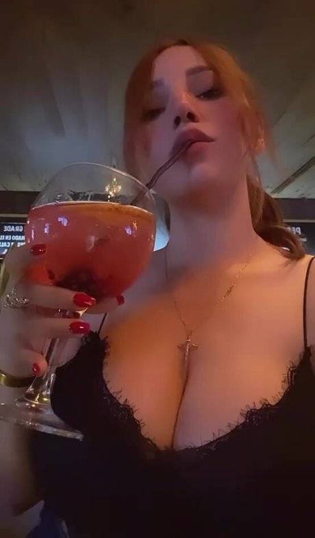 セクシーなドレスOnlyFans ポルノ 画像