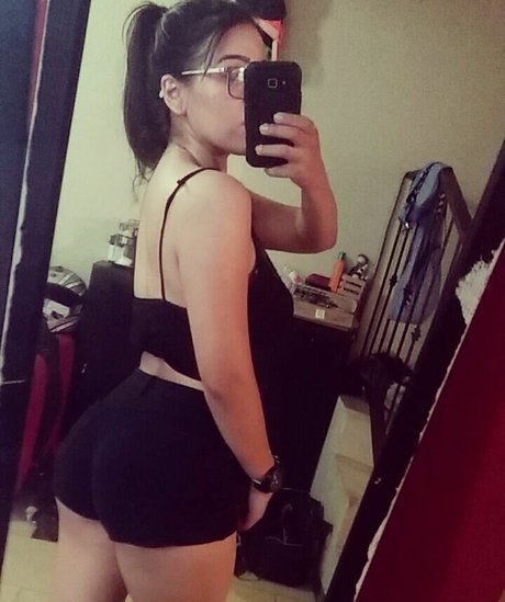 Arely Walle ヌードモデル ギャラリー