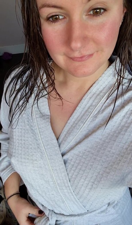 クーガーオンリーファンズ セクシーヌード 画像