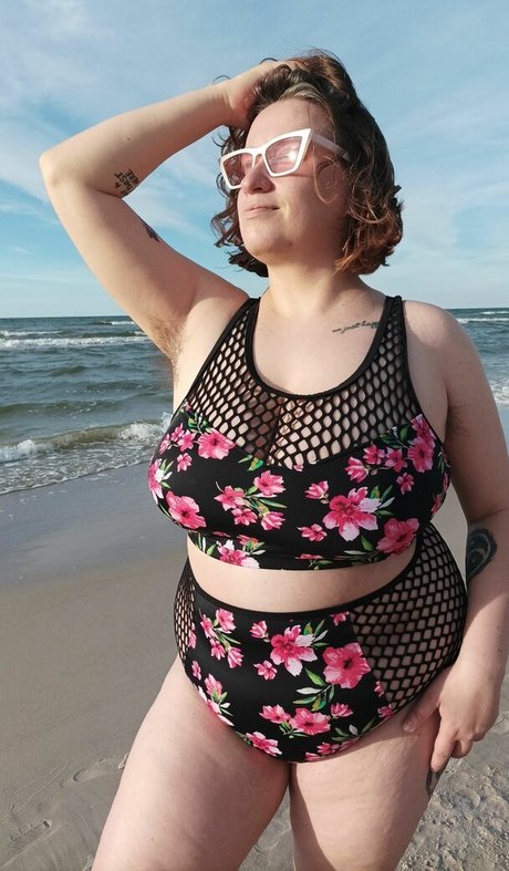 ミニドレス OnlyFans アート裸 画像