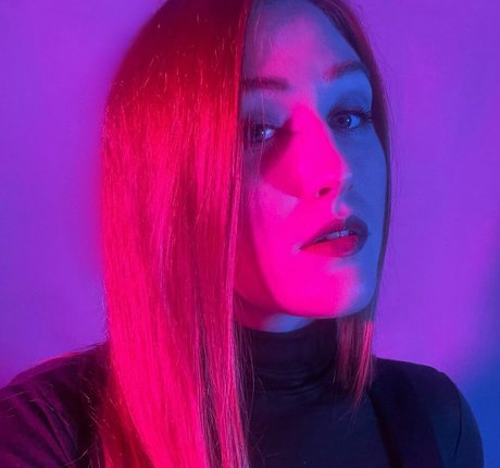 Julia Nilon ヌードスター 画像