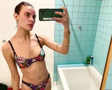 ティーン乱交OnlyFans アートポルノ 画像