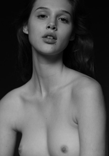 Anais Pouliot ポルノスター 裸 ギャラリー