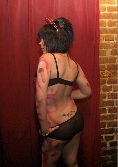 小柄な妻OnlyFans 美しい裸 写真