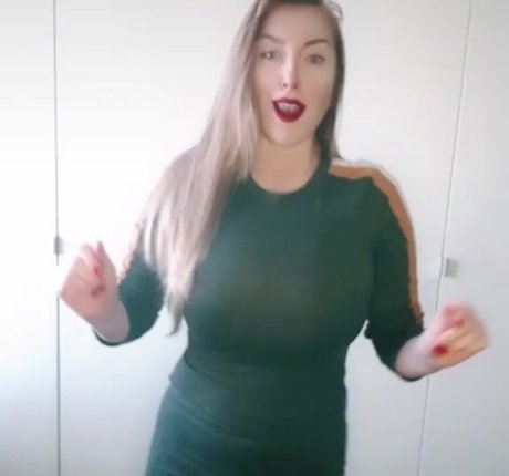 巨乳 パイズリ OnlyFans 無料ポルノ 写真