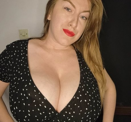 巨乳のオンリーファンズ ポルノグラフィック 写真