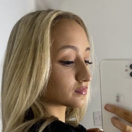 Nikkitta Sawyer 裸モデル 写真