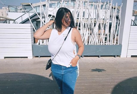 Marin Elbaz ヌードのポルノスター 画像