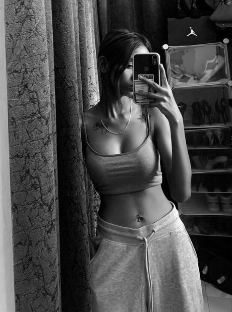 Akansha Laida 無料のスター 画像