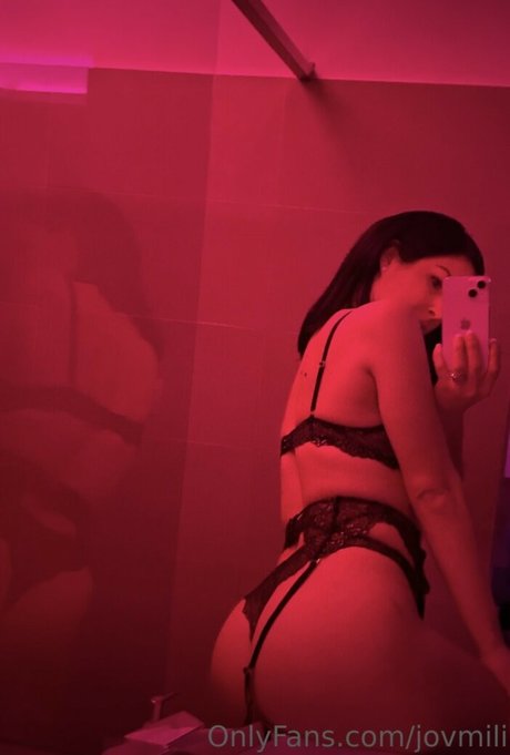 Jovmili モデル 写真