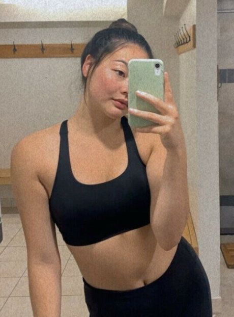 Carly Wong ヌードモデル 画像