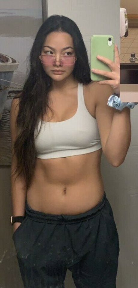 Carly Wong ポルノ女優 写真