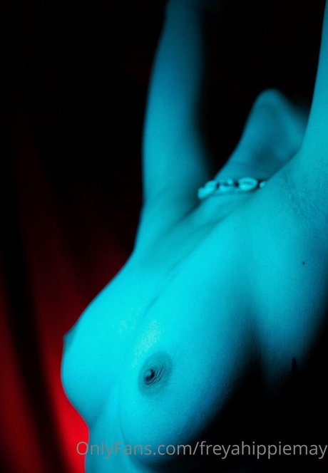 freyahippiemay ヌードスター 写真