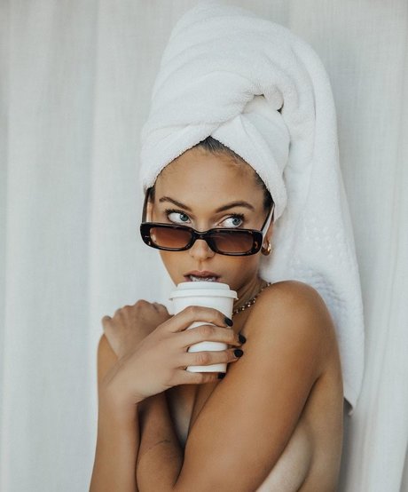 Alyssa Lynch エロティックなスター ギャラリー