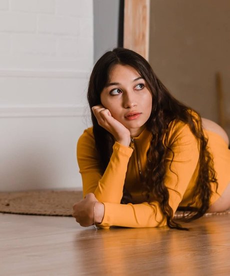 曲線美の女の子オンリーファンズ 無料セクシー ギャラリー