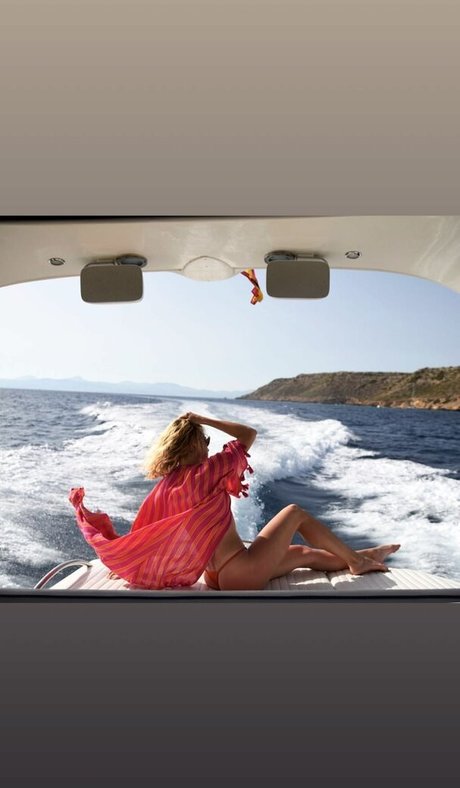 フィットネスインフルエンサーオンリーファンズ セックス 写真