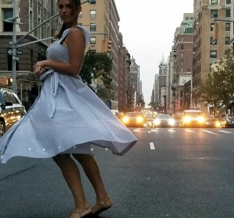 曲線美の女の子オンリーファンズ 裸 写真