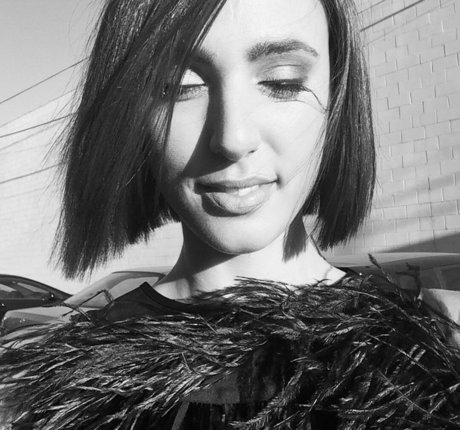 小柄なティーンオンリーファン セクシーヌード 画像