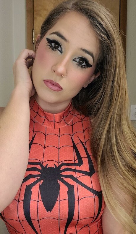 巨大なチンポを持つシーメールオンリーファンズ ポルノ ギャラリー