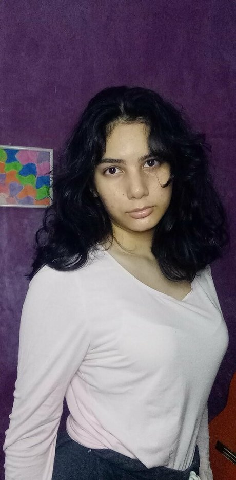 かわいいティーンのオンリーファンズ ポルノグラフィック 画像