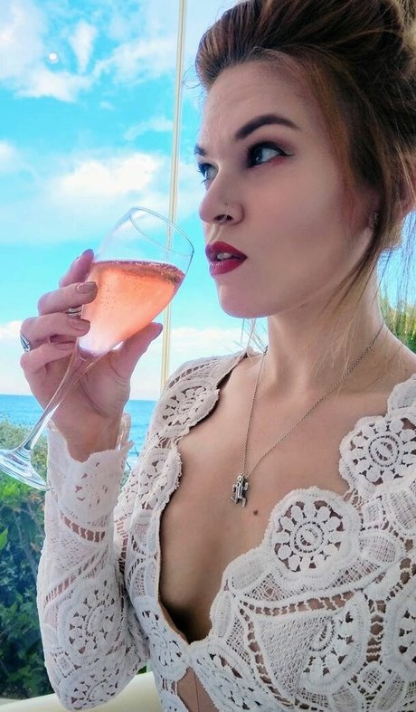 Hollie Bennett ヌード女優 写真