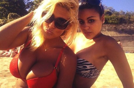 スマイルオンリーファンズ 無料ポルノ 写真