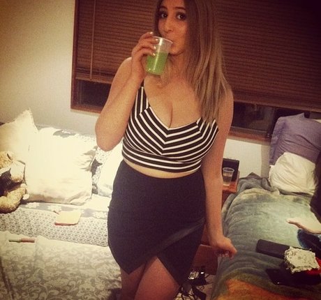 赤毛の熟女オンリーファンズ ホット裸 画像