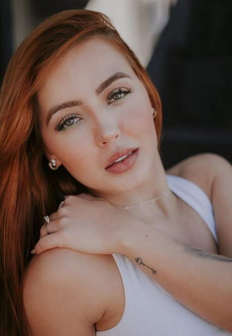 ジムガールズオンリーファンズ ヌード 写真